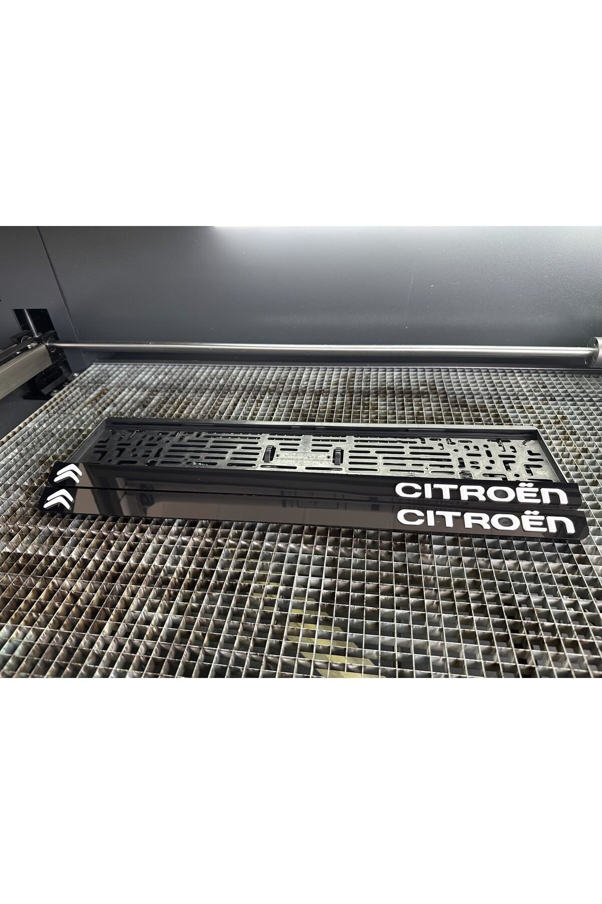 Cıtroen Uyumlu 3d Kabrtmalı Pleksi Araba Plakalığı 1 Takım