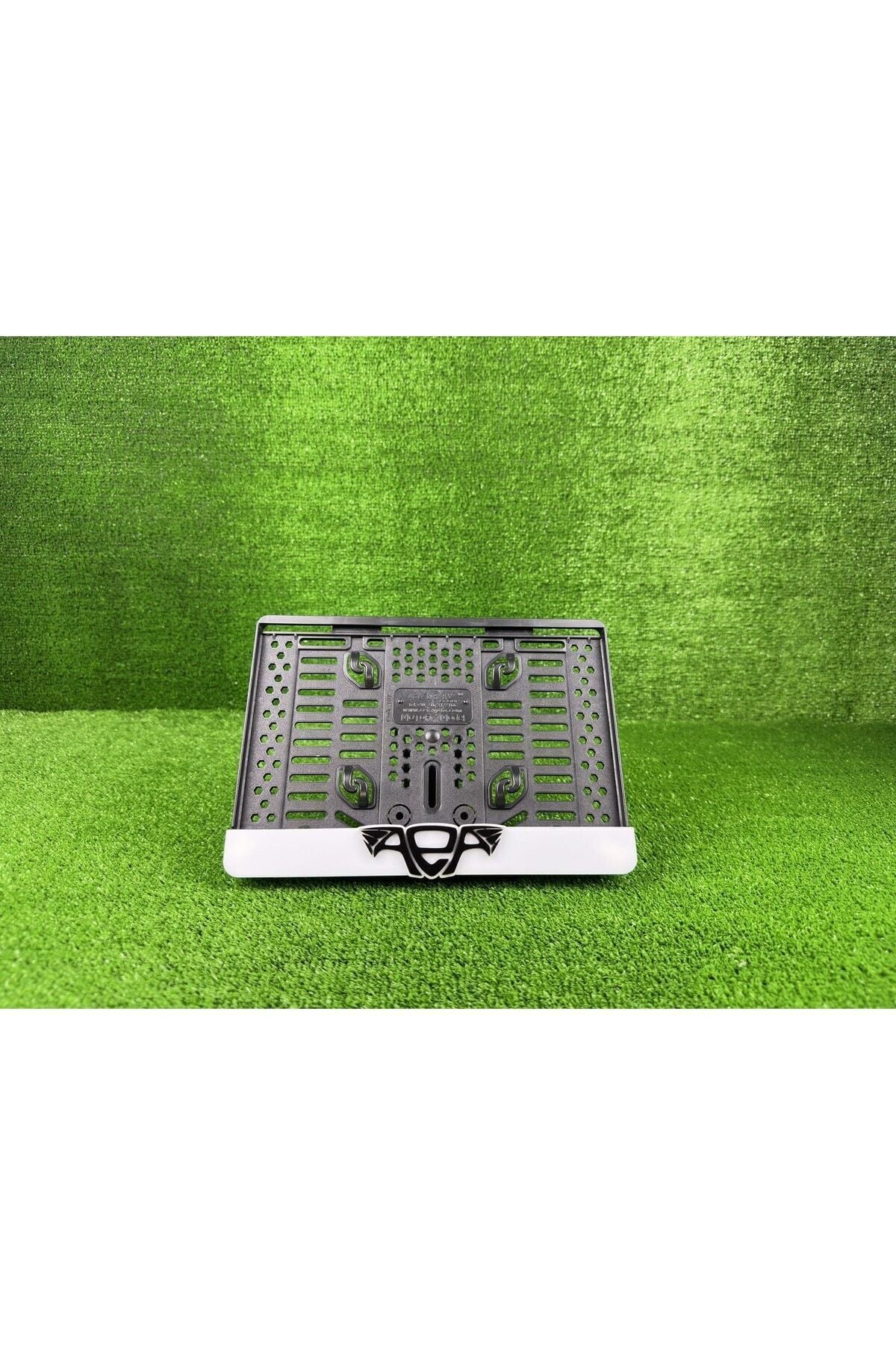 Altın Elbiseli Adam Aea Beyaz 3d Kabrtmalı Pleksi Motor Plakalığı