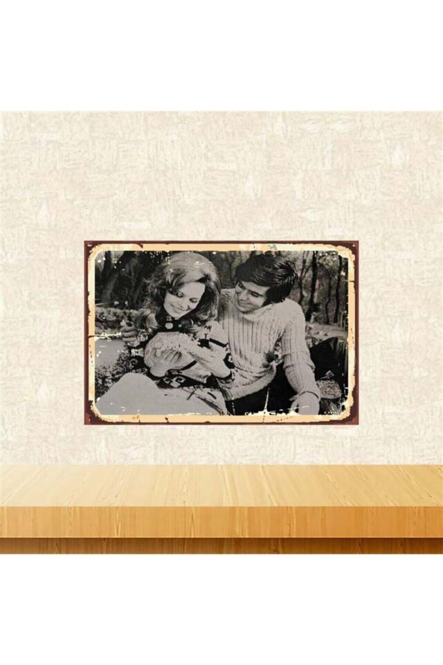 Hülya Koçyiğit Tarık Akan Retro Ahşap Poster Tkfx3961 20x30 cm