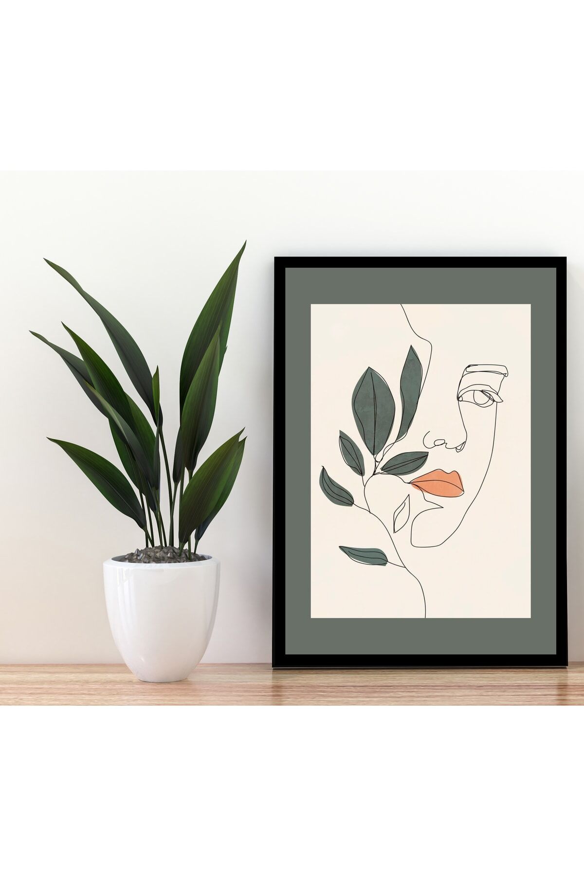 Siyah Çerçeve Görünümlü Duvar